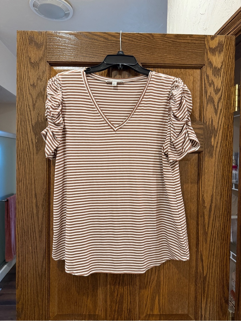 Amazon Essentials Taupe and White Striped V-Neck Puff Sleeve Tee
